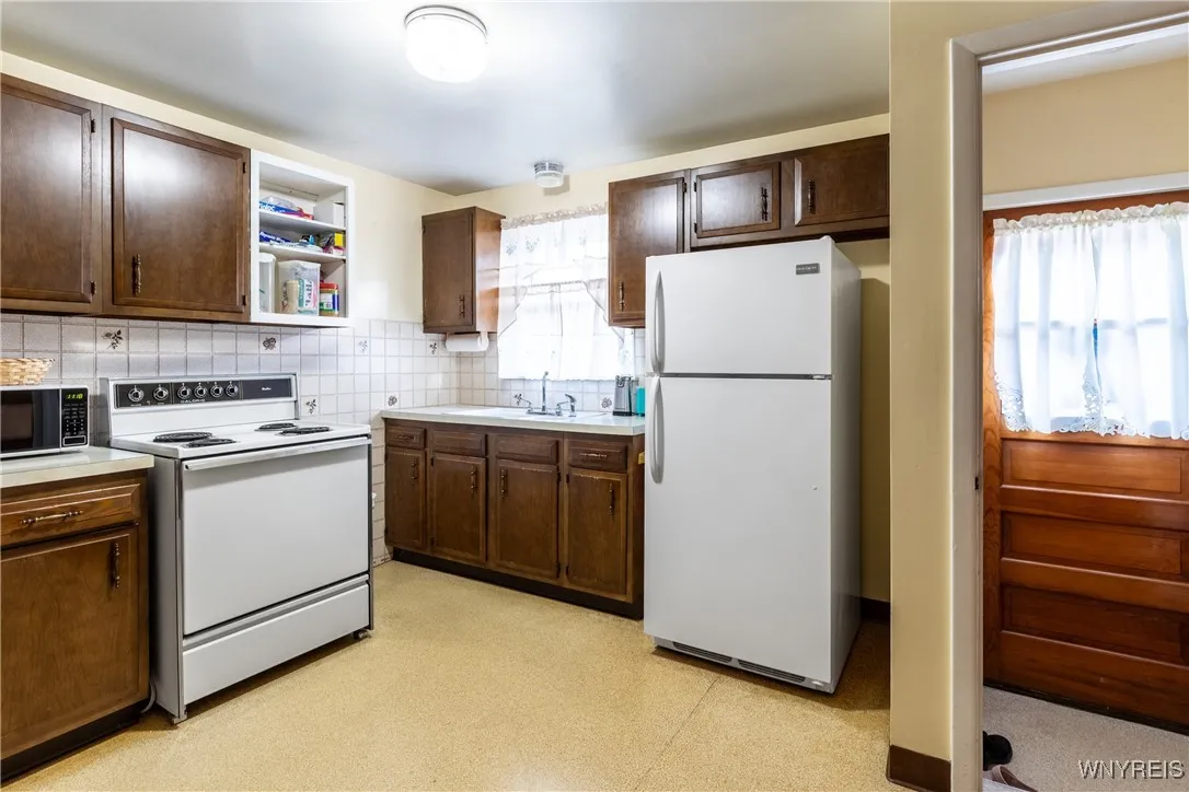 396 Cleveland Drive, Tonawanda, New York 14223, Tonawanda, New York 14223, 3 Bedrooms Bedrooms, 5 Rooms Rooms,1 BathroomBathrooms,Residential,For Sale,396 Cleveland Drive, Tonawanda, New York 14223,0,B1650302