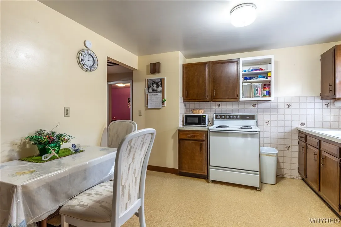 396 Cleveland Drive, Tonawanda, New York 14223, Tonawanda, New York 14223, 3 Bedrooms Bedrooms, 5 Rooms Rooms,1 BathroomBathrooms,Residential,For Sale,396 Cleveland Drive, Tonawanda, New York 14223,0,B1650302