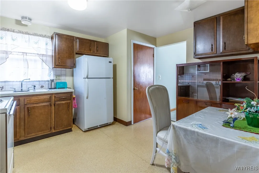 396 Cleveland Drive, Tonawanda, New York 14223, Tonawanda, New York 14223, 3 Bedrooms Bedrooms, 5 Rooms Rooms,1 BathroomBathrooms,Residential,For Sale,396 Cleveland Drive, Tonawanda, New York 14223,0,B1650302