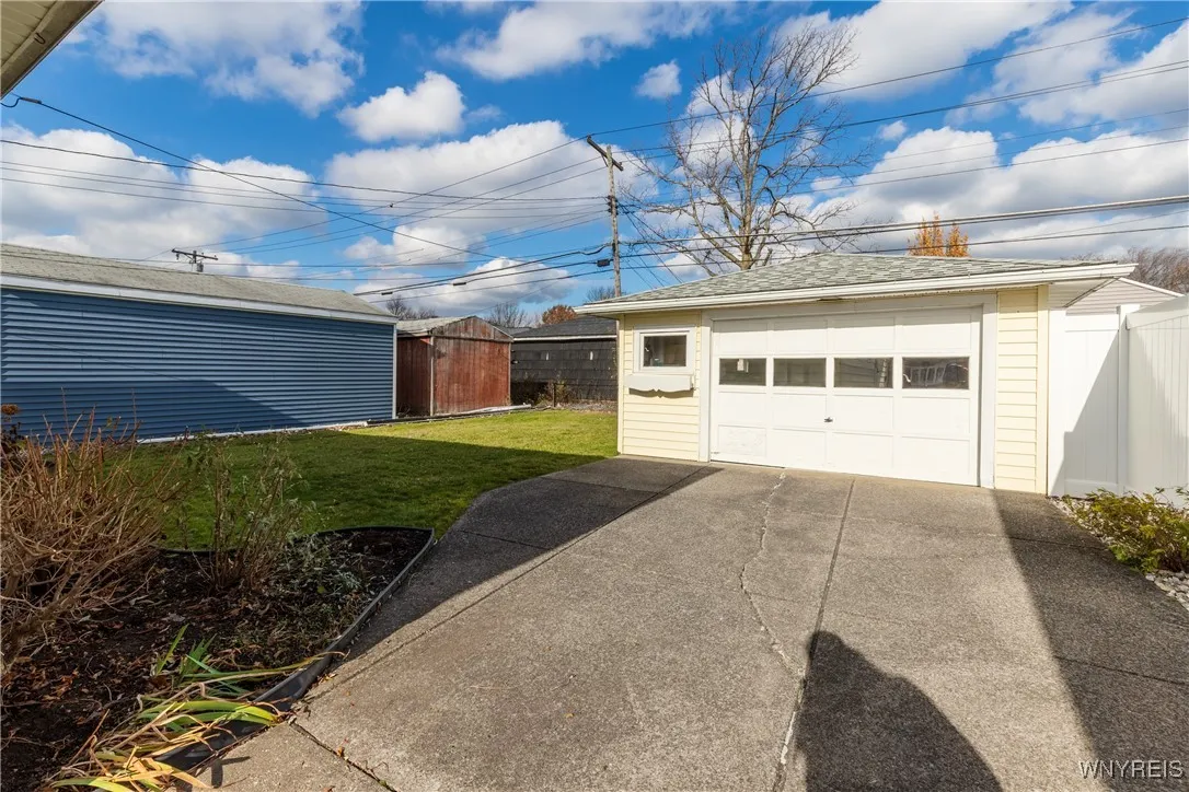 396 Cleveland Drive, Tonawanda, New York 14223, Tonawanda, New York 14223, 3 Bedrooms Bedrooms, 5 Rooms Rooms,1 BathroomBathrooms,Residential,For Sale,396 Cleveland Drive, Tonawanda, New York 14223,0,B1650302