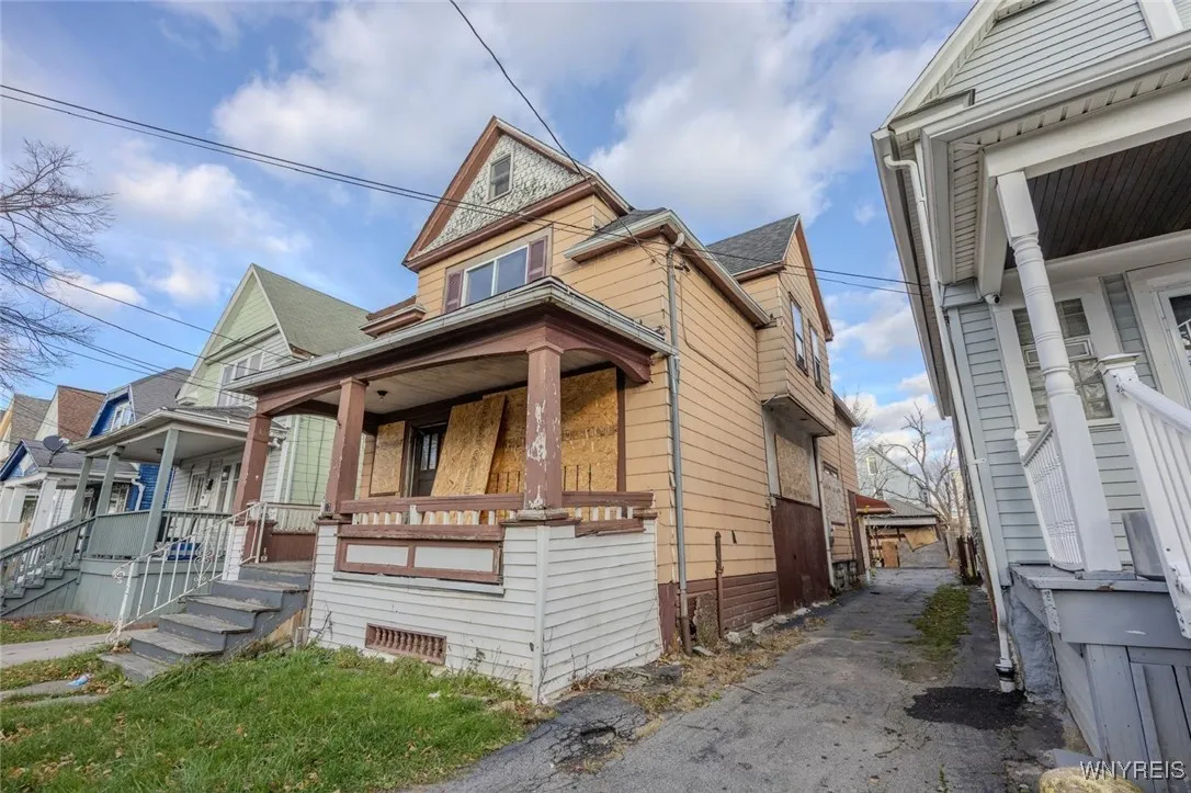 27 Cornwall Avenue, Buffalo, New York 14215, Buffalo, New York 14215, 4 Bedrooms Bedrooms, 8 Rooms Rooms,1 BathroomBathrooms,Residential,For Sale,27 Cornwall Avenue, Buffalo, New York 14215,0,B1651736