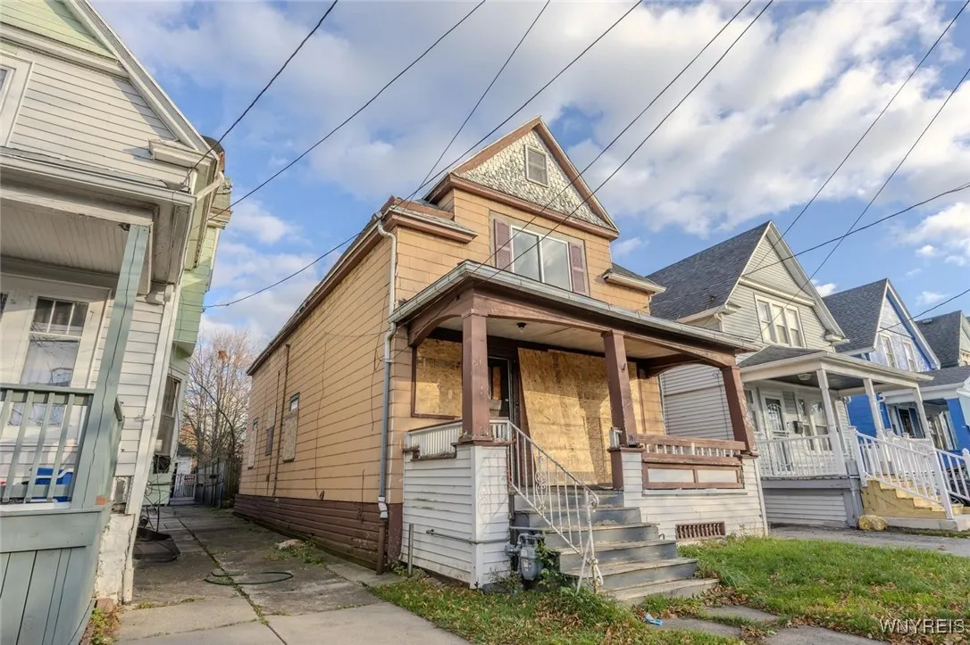 27 Cornwall Avenue, Buffalo, New York 14215, Buffalo, New York 14215, 4 Bedrooms Bedrooms, 8 Rooms Rooms,1 BathroomBathrooms,Residential,For Sale,27 Cornwall Avenue, Buffalo, New York 14215,0,B1651736