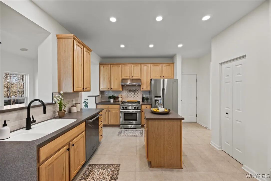 2181 Fox Chase Road, Hamburg, New York 14085, Hamburg, New York 14085, 4 Bedrooms Bedrooms, 10 Rooms Rooms,2 BathroomsBathrooms,Residential,Closed,2181 Fox Chase Road, Hamburg, New York 14085,0,B1651833