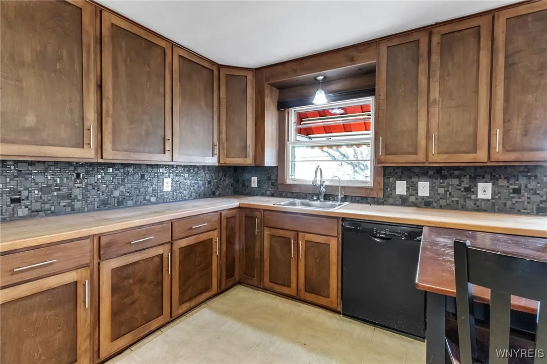 7083 Boston State Road, Boston, New York 14075, Boston, New York 14075, 2 Bedrooms Bedrooms, 6 Rooms Rooms,1 BathroomBathrooms,Residential,For Sale,7083 Boston State Road, Boston, New York 14075,0,B1651874