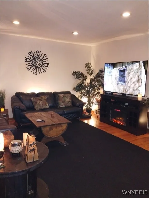 2467 Forest Avenue, Niagara Falls, New York 14301, Niagara Falls, New York 14301, 3 Bedrooms Bedrooms, 5 Rooms Rooms,1 BathroomBathrooms,Residential,For Sale,2467 Forest Avenue, Niagara Falls, New York 14301,0,B1652014