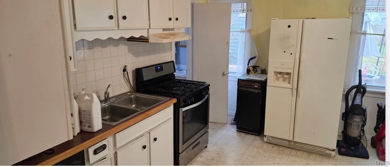 524 West Seneca, Syracuse, New York 13207, Syracuse, New York 13207, 4 Bedrooms Bedrooms, 9 Rooms Rooms,2 BathroomsBathrooms,Residential,For Sale,524 West Seneca, Syracuse, New York 13207,0,S1651284