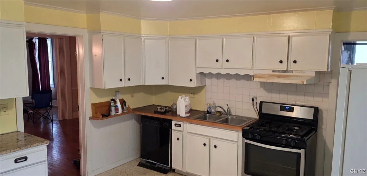 524 West Seneca, Syracuse, New York 13207, Syracuse, New York 13207, 4 Bedrooms Bedrooms, 9 Rooms Rooms,2 BathroomsBathrooms,Residential,For Sale,524 West Seneca, Syracuse, New York 13207,0,S1651284