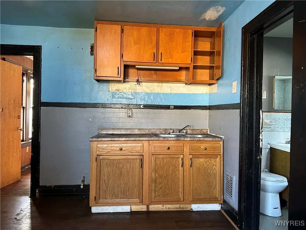 230 Dutton Avenue, Buffalo, New York 14211, Buffalo, New York 14211, 2 Bedrooms Bedrooms, 8 Rooms Rooms,1 BathroomBathrooms,Residential,For Sale,230 Dutton Avenue, Buffalo, New York 14211,0,B1652004