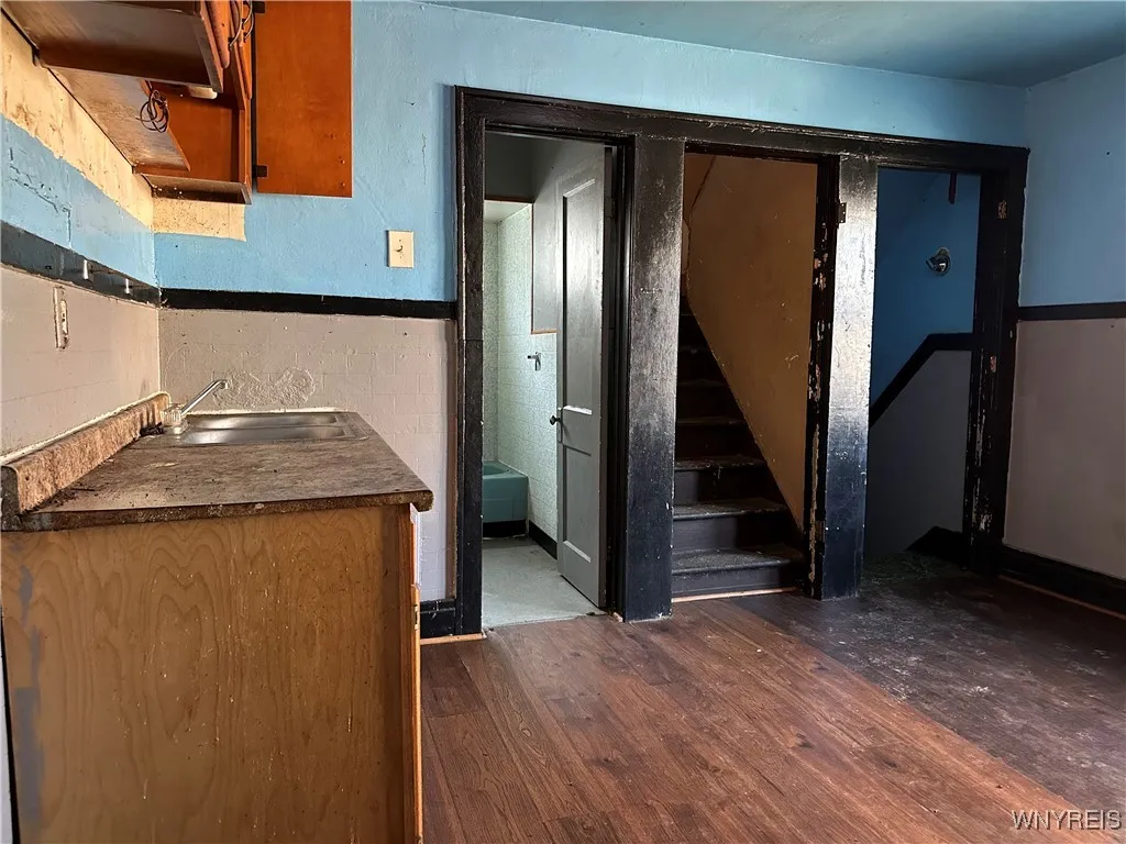 230 Dutton Avenue, Buffalo, New York 14211, Buffalo, New York 14211, 2 Bedrooms Bedrooms, 8 Rooms Rooms,1 BathroomBathrooms,Residential,For Sale,230 Dutton Avenue, Buffalo, New York 14211,0,B1652004