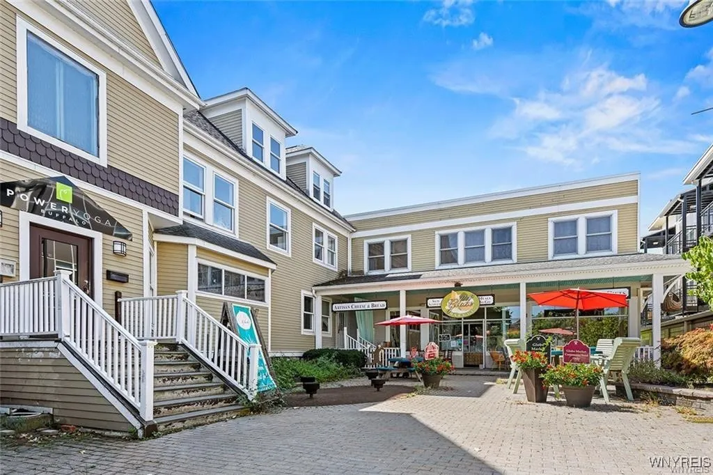 762 Elmwood, Buffalo, New York 14222, Buffalo, New York 14222, 2 Bedrooms Bedrooms, 3 Rooms Rooms,1 BathroomBathrooms,Residential Lease,For Rent,762 Elmwood, Buffalo, New York 14222,0,B1646682