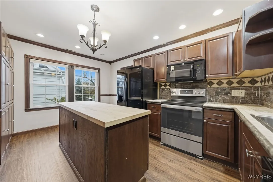 2ND FLOOR FULL KITCHEN