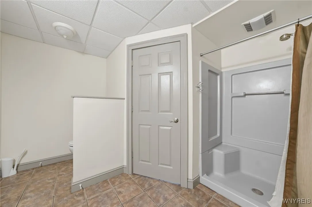 FIRST FLOOR FULL BATHROOM