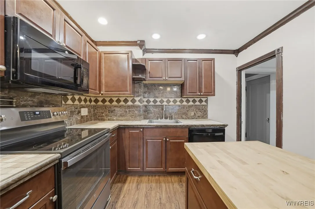 2ND FLOOR FULL KITCHEN