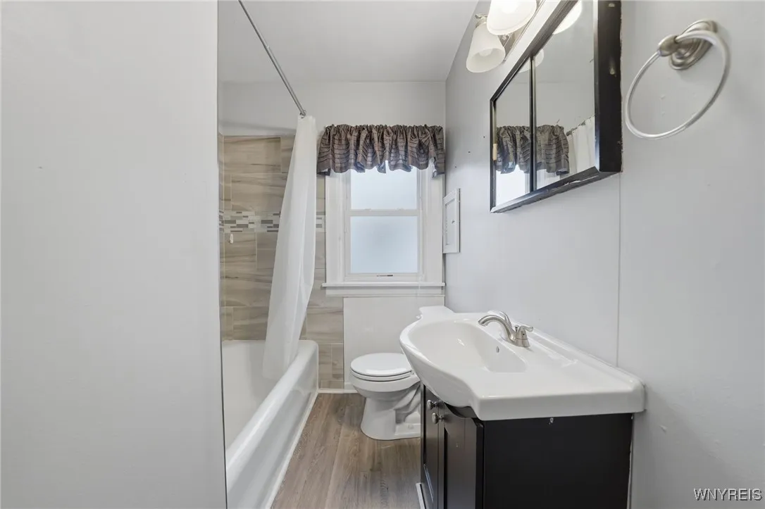 2ND FLOOR FULL BATH