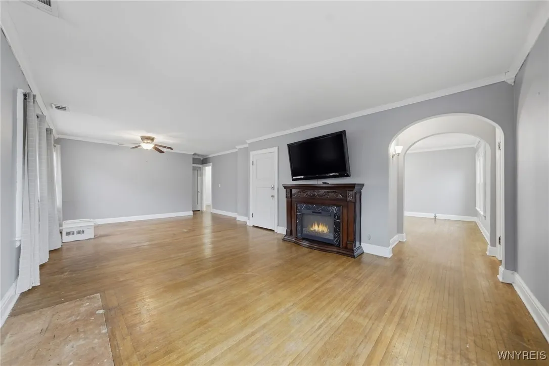 2ND FLOOR LIVING ROOM