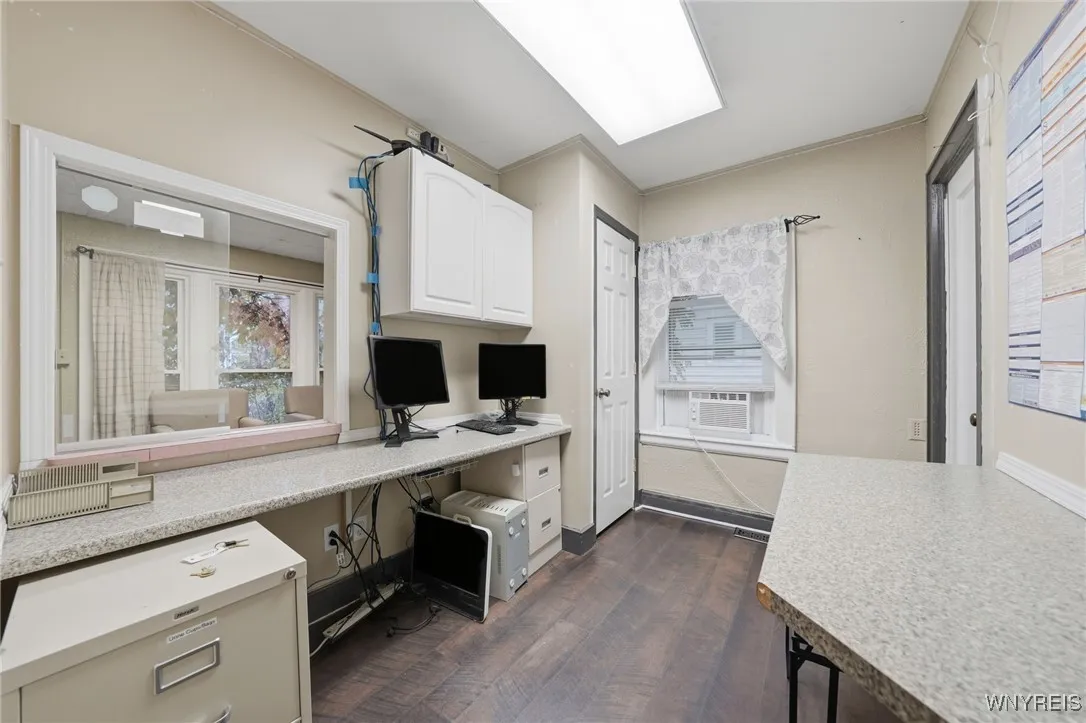 FIRST FLOOR RECEPTIONIST AREA