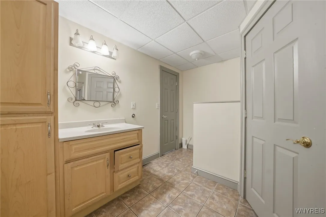 FIRST FLOOR FULL BATH