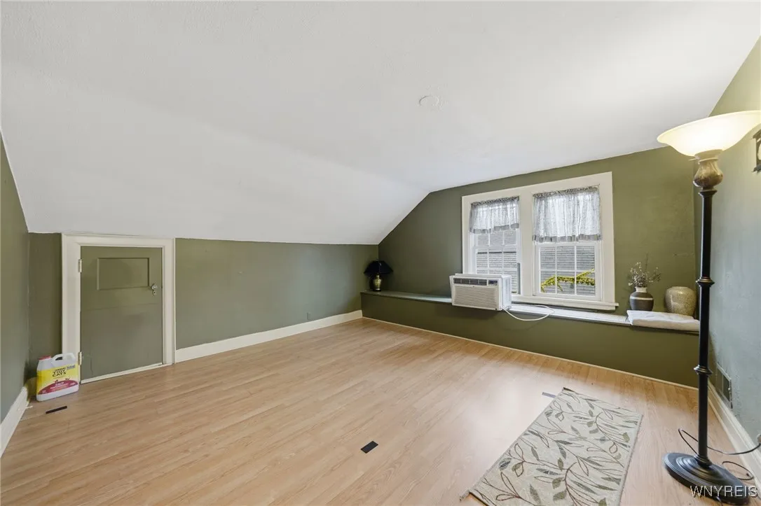 3RD FLOOR LIVING ROOM