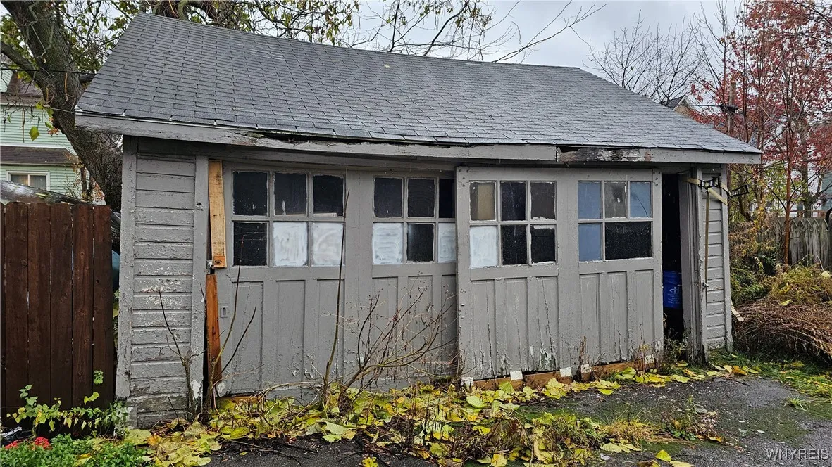 663 Hopkins Street, Buffalo, New York 14220, Buffalo, New York 14220, 5 Bedrooms Bedrooms, ,3 BathroomsBathrooms,Residential,For Sale,663 Hopkins Street, Buffalo, New York 14220,0,B1652064