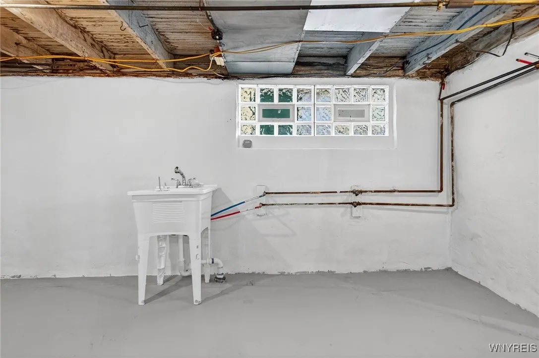 54 Roma Avenue, Buffalo, New York 14215, Buffalo, New York 14215, 3 Bedrooms Bedrooms, 5 Rooms Rooms,1 BathroomBathrooms,Residential,For Sale,54 Roma Avenue, Buffalo, New York 14215,0,B1652088