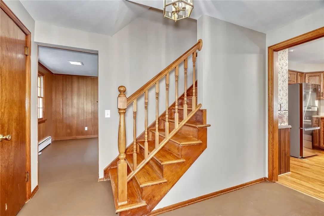 Foyer Entry connects all the rooms.