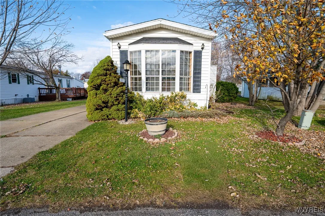 17 Rippleway Drive, Hamburg, New York 14075, Hamburg, New York 14075, 3 Bedrooms Bedrooms, 6 Rooms Rooms,1 BathroomBathrooms,Residential,For Sale,17 Rippleway Drive, Hamburg, New York 14075,0,B1652144