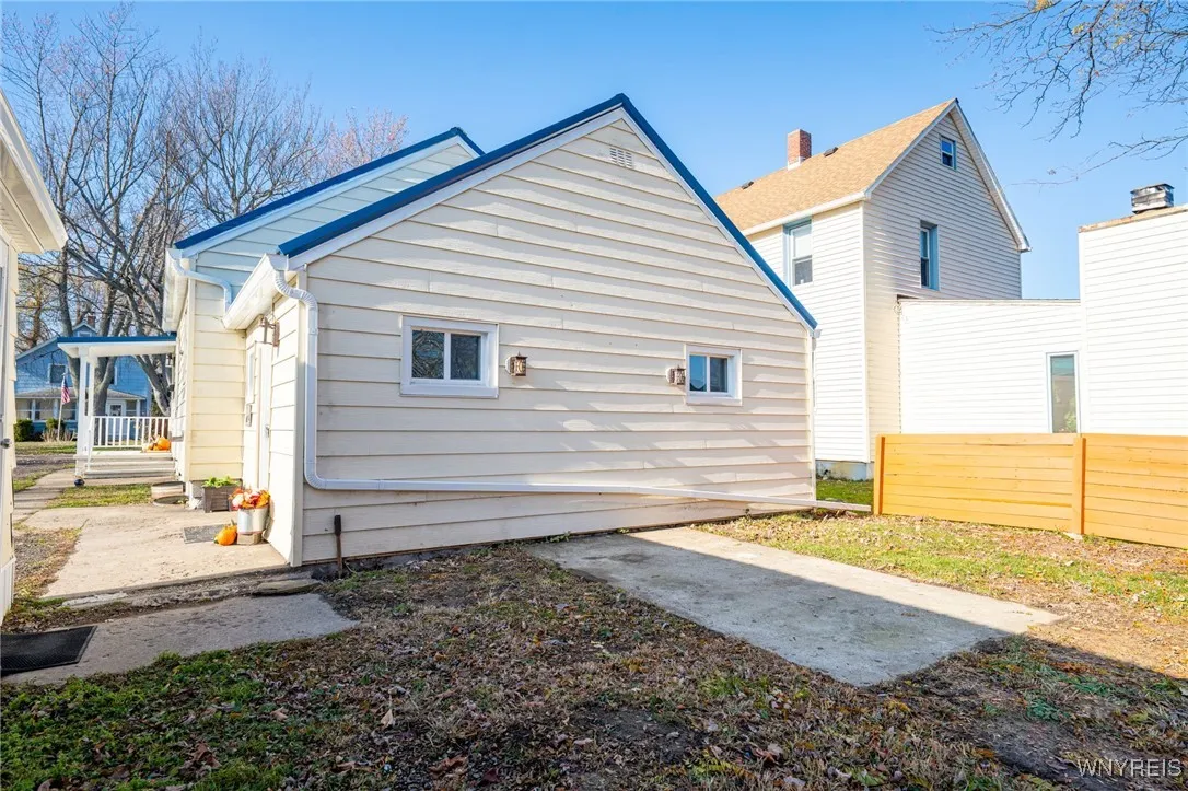 49 Lorain Street, Evans, New York 14006, Evans, New York 14006, 2 Bedrooms Bedrooms, 6 Rooms Rooms,1 BathroomBathrooms,Residential,For Sale,49 Lorain Street, Evans, New York 14006,0,B1652139