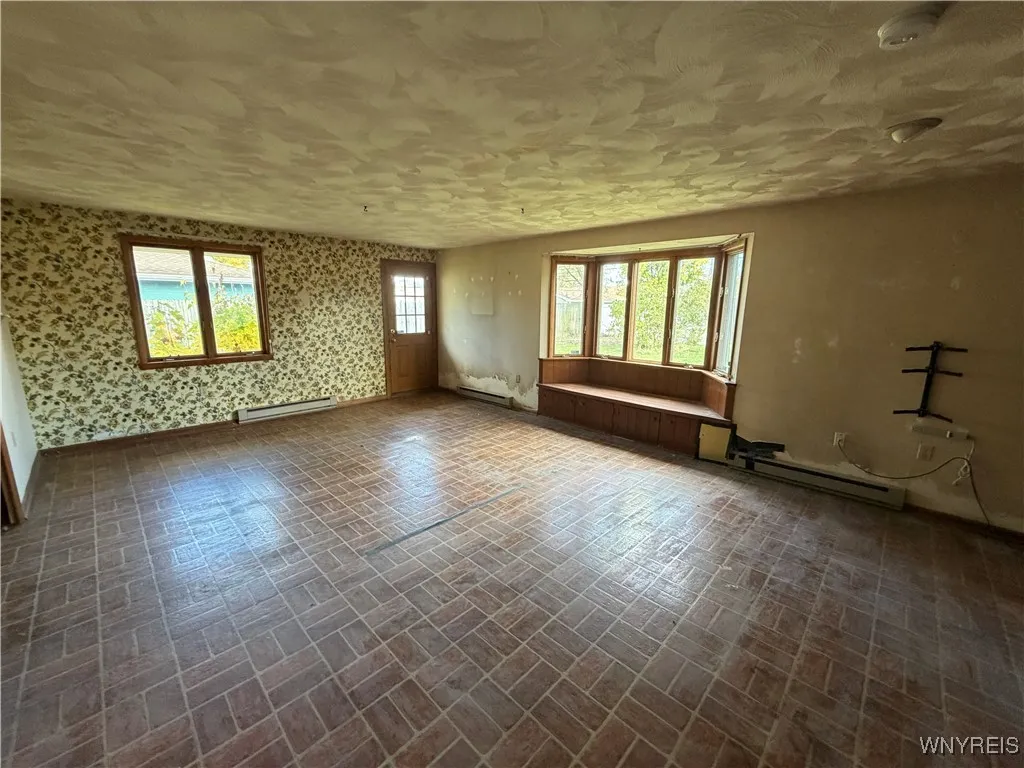 107 Maplegrove Avenue, Tonawanda, New York 14150, Tonawanda, New York 14150, 3 Bedrooms Bedrooms, 8 Rooms Rooms,1 BathroomBathrooms,Residential,For Sale,107 Maplegrove Avenue, Tonawanda, New York 14150,0,B1651781