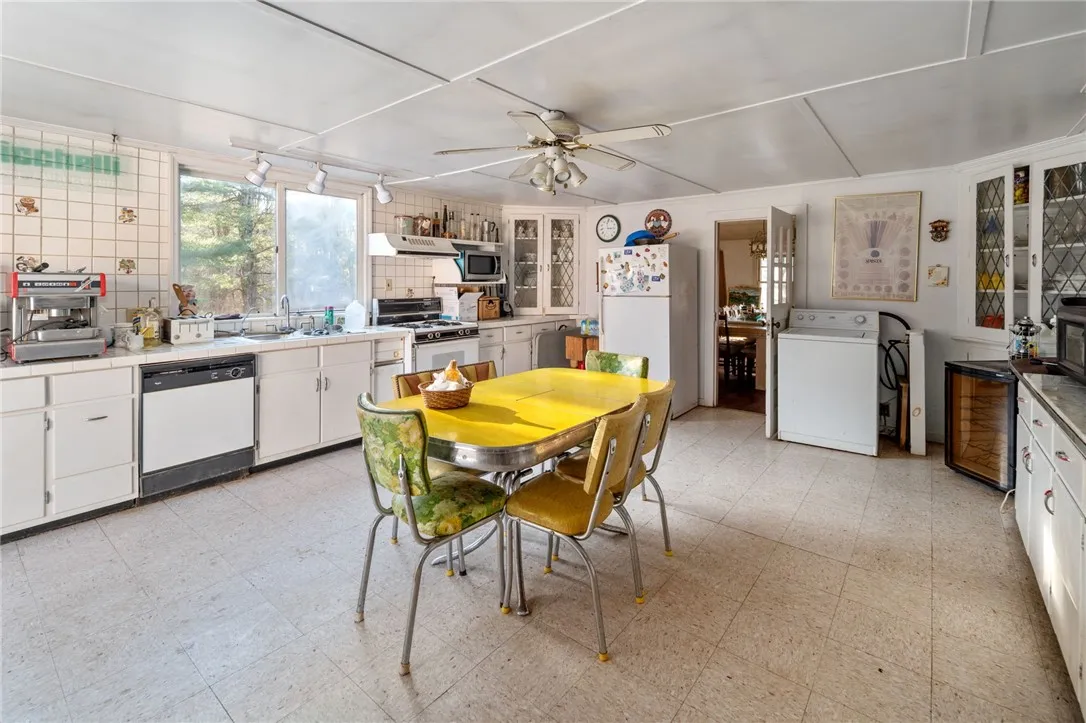 403 Blueberry Hill Road, Broome, New York 12122, Broome, New York 12122, 3 Bedrooms Bedrooms, 13 Rooms Rooms,2 BathroomsBathrooms,Residential,For Sale,403 Blueberry Hill Road, Broome, New York 12122,0,R1652233