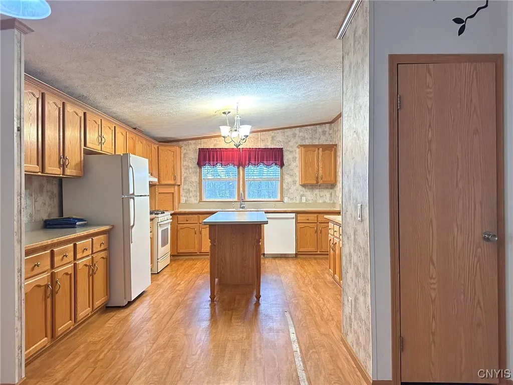 355 Aspen Drive, Utica, New York 13502, Utica, New York 13502, 3 Bedrooms Bedrooms, 6 Rooms Rooms,2 BathroomsBathrooms,Residential,For Sale,355 Aspen Drive, Utica, New York 13502,0,S1652320