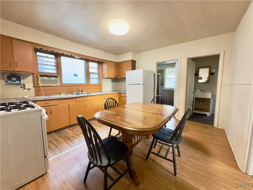 231 Grumbach Avenue, Syracuse, New York 13203, Syracuse, New York 13203, 3 Bedrooms Bedrooms, 6 Rooms Rooms,1 BathroomBathrooms,Residential,For Sale,231 Grumbach Avenue, Syracuse, New York 13203,0,S1652357