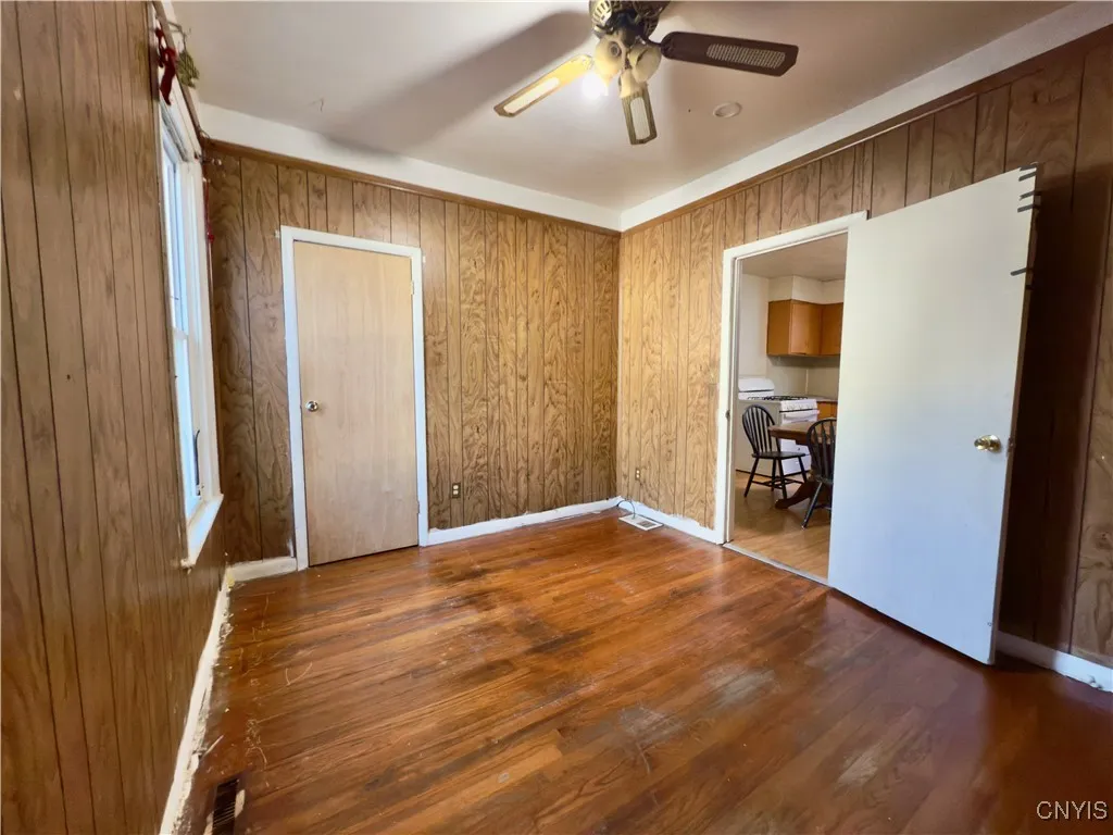231 Grumbach Avenue, Syracuse, New York 13203, Syracuse, New York 13203, 3 Bedrooms Bedrooms, 6 Rooms Rooms,1 BathroomBathrooms,Residential,For Sale,231 Grumbach Avenue, Syracuse, New York 13203,0,S1652357