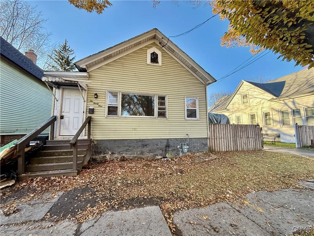 231 Grumbach Avenue, Syracuse, New York 13203, Syracuse, New York 13203, 3 Bedrooms Bedrooms, 6 Rooms Rooms,1 BathroomBathrooms,Residential,For Sale,231 Grumbach Avenue, Syracuse, New York 13203,0,S1652357
