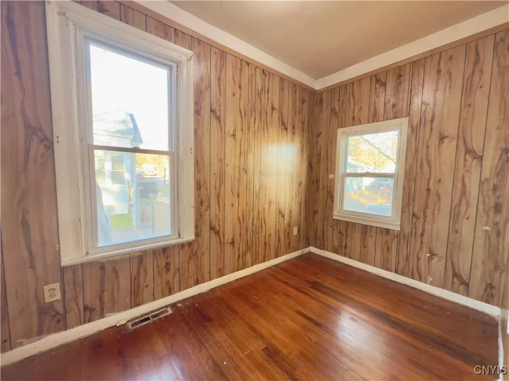 231 Grumbach Avenue, Syracuse, New York 13203, Syracuse, New York 13203, 3 Bedrooms Bedrooms, 6 Rooms Rooms,1 BathroomBathrooms,Residential,For Sale,231 Grumbach Avenue, Syracuse, New York 13203,0,S1652357