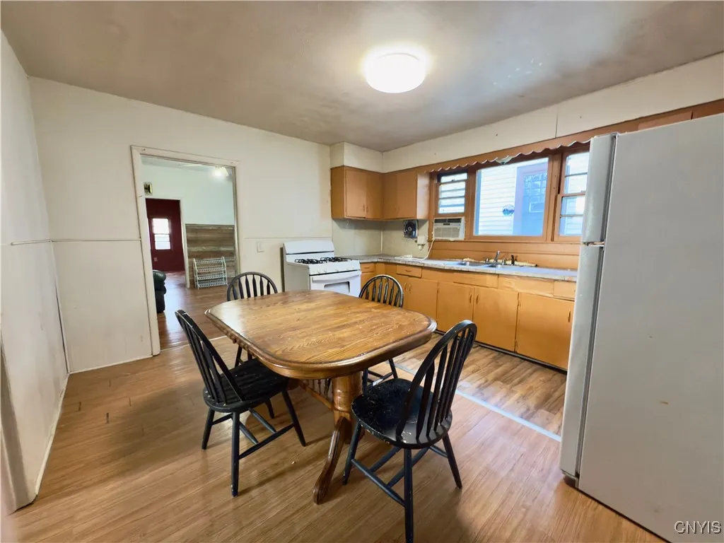 231 Grumbach Avenue, Syracuse, New York 13203, Syracuse, New York 13203, 3 Bedrooms Bedrooms, 6 Rooms Rooms,1 BathroomBathrooms,Residential,For Sale,231 Grumbach Avenue, Syracuse, New York 13203,0,S1652357