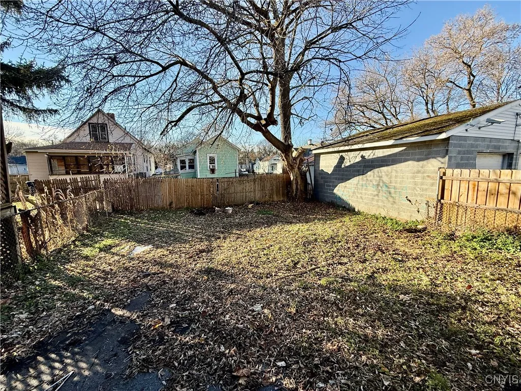 231 Grumbach Avenue, Syracuse, New York 13203, Syracuse, New York 13203, 3 Bedrooms Bedrooms, 6 Rooms Rooms,1 BathroomBathrooms,Residential,For Sale,231 Grumbach Avenue, Syracuse, New York 13203,0,S1652357