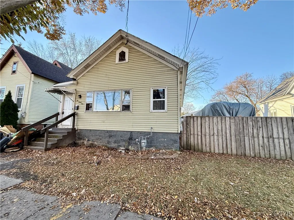 231 Grumbach Avenue, Syracuse, New York 13203, Syracuse, New York 13203, 3 Bedrooms Bedrooms, 6 Rooms Rooms,1 BathroomBathrooms,Residential,For Sale,231 Grumbach Avenue, Syracuse, New York 13203,0,S1652357
