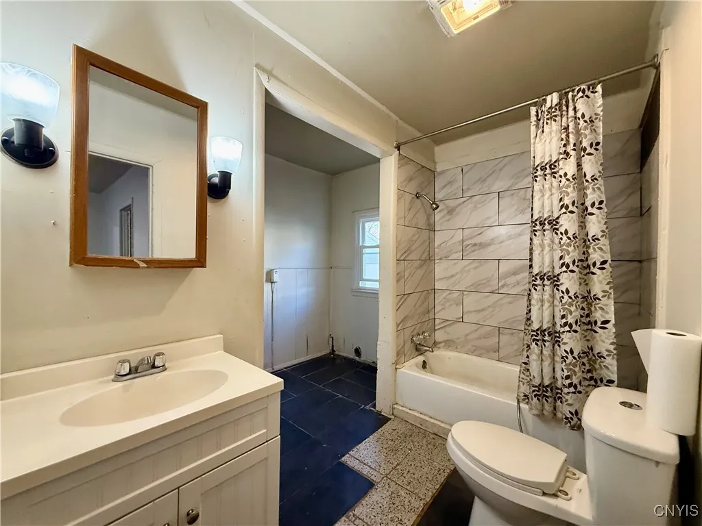 231 Grumbach Avenue, Syracuse, New York 13203, Syracuse, New York 13203, 3 Bedrooms Bedrooms, 6 Rooms Rooms,1 BathroomBathrooms,Residential,For Sale,231 Grumbach Avenue, Syracuse, New York 13203,0,S1652357