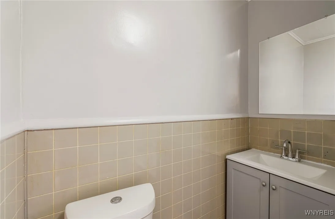 1968 Welch Avenue, Niagara Falls, New York 14303, Niagara Falls, New York 14303, 4 Bedrooms Bedrooms, 8 Rooms Rooms,2 BathroomsBathrooms,Residential,For Sale,1968 Welch Avenue, Niagara Falls, New York 14303,0,B1652500