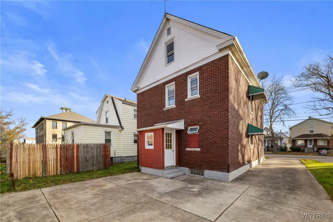 1968 Welch Avenue, Niagara Falls, New York 14303, Niagara Falls, New York 14303, 4 Bedrooms Bedrooms, 8 Rooms Rooms,2 BathroomsBathrooms,Residential,For Sale,1968 Welch Avenue, Niagara Falls, New York 14303,0,B1652500