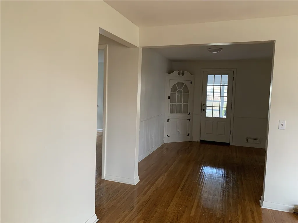 80 Abington Road, Irondequoit, New York 14622, Irondequoit, New York 14622, 4 Bedrooms Bedrooms, 6 Rooms Rooms,2 BathroomsBathrooms,Residential Lease,For Rent,80 Abington Road, Irondequoit, New York 14622,0,R1652109