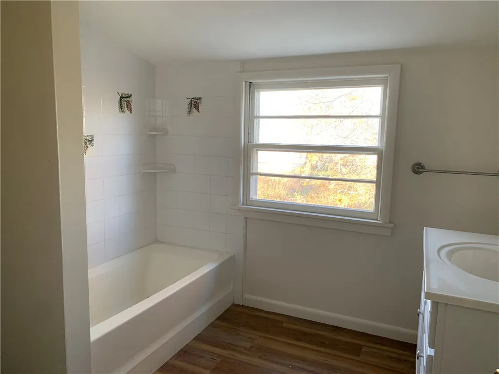 80 Abington Road, Irondequoit, New York 14622, Irondequoit, New York 14622, 4 Bedrooms Bedrooms, 6 Rooms Rooms,2 BathroomsBathrooms,Residential Lease,For Rent,80 Abington Road, Irondequoit, New York 14622,0,R1652109