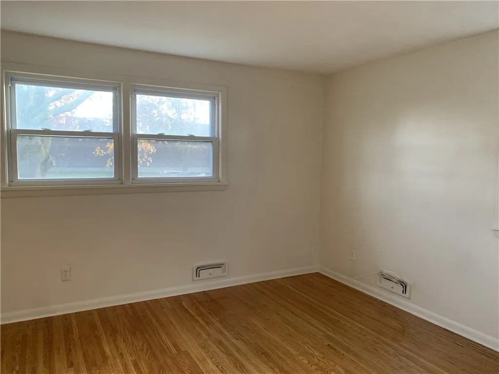 80 Abington Road, Irondequoit, New York 14622, Irondequoit, New York 14622, 4 Bedrooms Bedrooms, 6 Rooms Rooms,2 BathroomsBathrooms,Residential Lease,For Rent,80 Abington Road, Irondequoit, New York 14622,0,R1652109