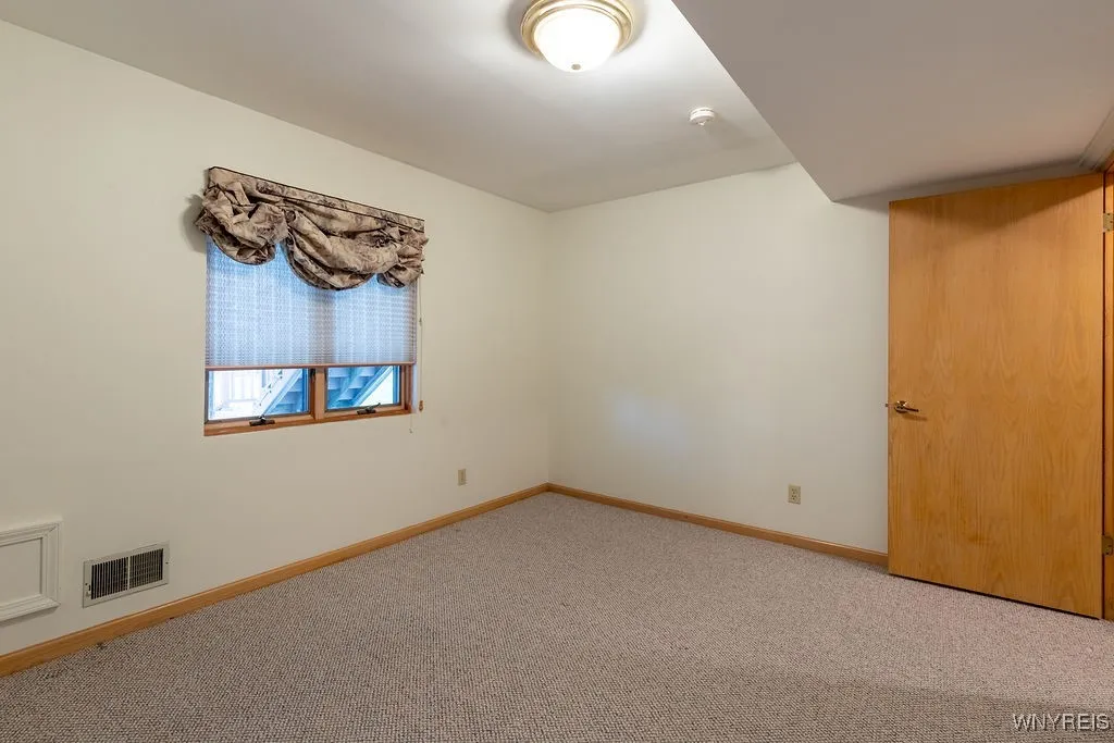 18 Islewoods, Grand Island, New York 14072, Grand Island, New York 14072, 5 Bedrooms Bedrooms, 12 Rooms Rooms,3 BathroomsBathrooms,Residential,For Sale,18 Islewoods, Grand Island, New York 14072,0,B1646349