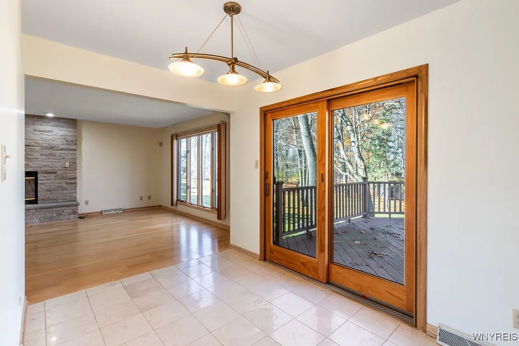 18 Islewoods, Grand Island, New York 14072, Grand Island, New York 14072, 5 Bedrooms Bedrooms, 12 Rooms Rooms,3 BathroomsBathrooms,Residential,For Sale,18 Islewoods, Grand Island, New York 14072,0,B1646349