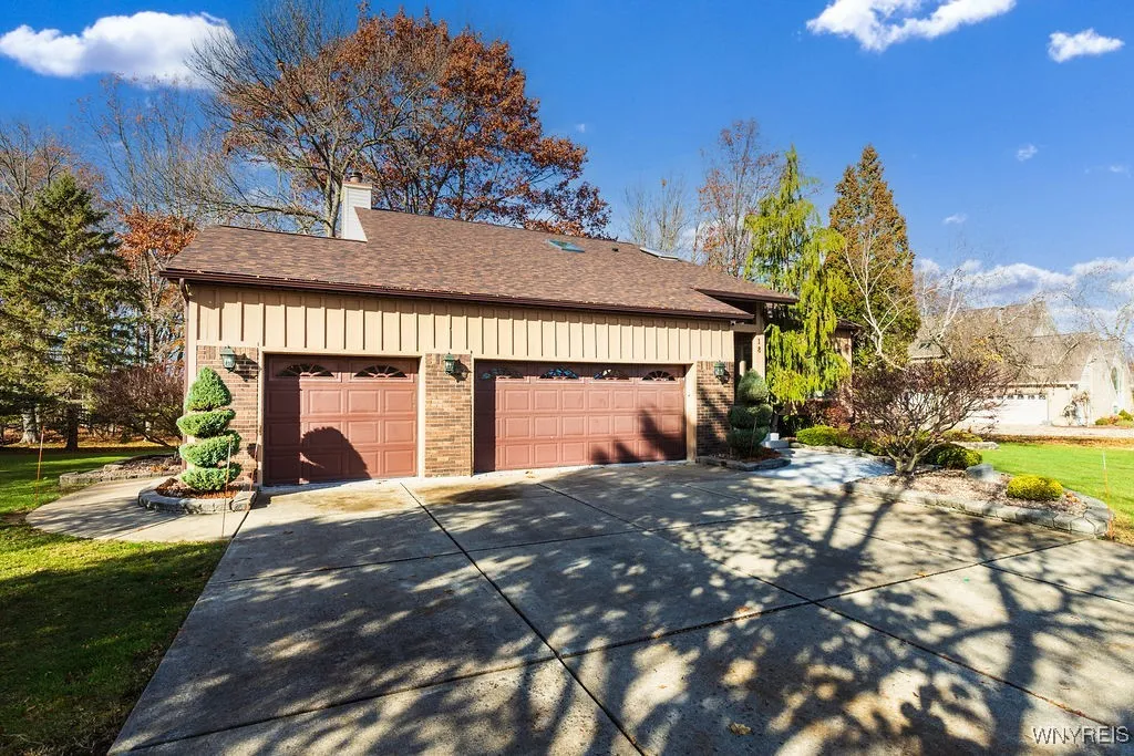 18 Islewoods, Grand Island, New York 14072, Grand Island, New York 14072, 5 Bedrooms Bedrooms, 12 Rooms Rooms,3 BathroomsBathrooms,Residential,For Sale,18 Islewoods, Grand Island, New York 14072,0,B1646349