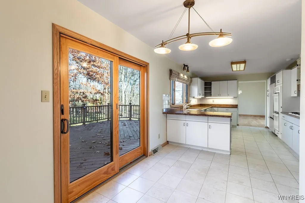 18 Islewoods, Grand Island, New York 14072, Grand Island, New York 14072, 5 Bedrooms Bedrooms, 12 Rooms Rooms,3 BathroomsBathrooms,Residential,For Sale,18 Islewoods, Grand Island, New York 14072,0,B1646349