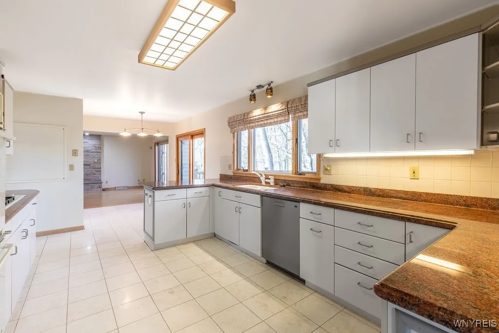 18 Islewoods, Grand Island, New York 14072, Grand Island, New York 14072, 5 Bedrooms Bedrooms, 12 Rooms Rooms,3 BathroomsBathrooms,Residential,For Sale,18 Islewoods, Grand Island, New York 14072,0,B1646349