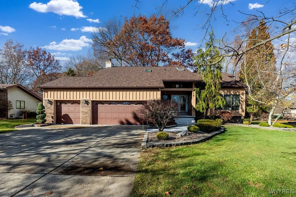 18 Islewoods, Grand Island, New York 14072, Grand Island, New York 14072, 5 Bedrooms Bedrooms, 12 Rooms Rooms,3 BathroomsBathrooms,Residential,For Sale,18 Islewoods, Grand Island, New York 14072,0,B1646349