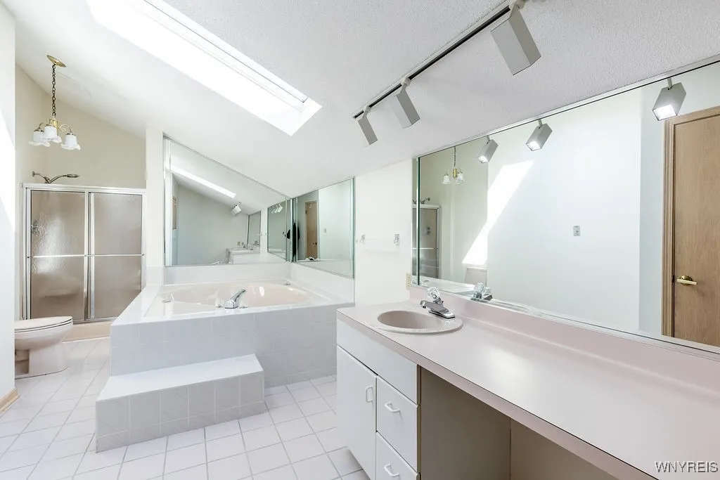 18 Islewoods, Grand Island, New York 14072, Grand Island, New York 14072, 5 Bedrooms Bedrooms, 12 Rooms Rooms,3 BathroomsBathrooms,Residential,For Sale,18 Islewoods, Grand Island, New York 14072,0,B1646349